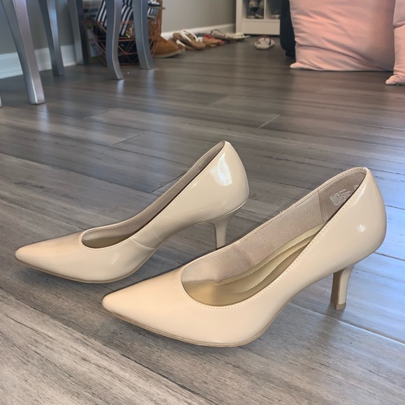 ComfortPlus by Predictions Tan Closed Toe Heel Size 6.5
